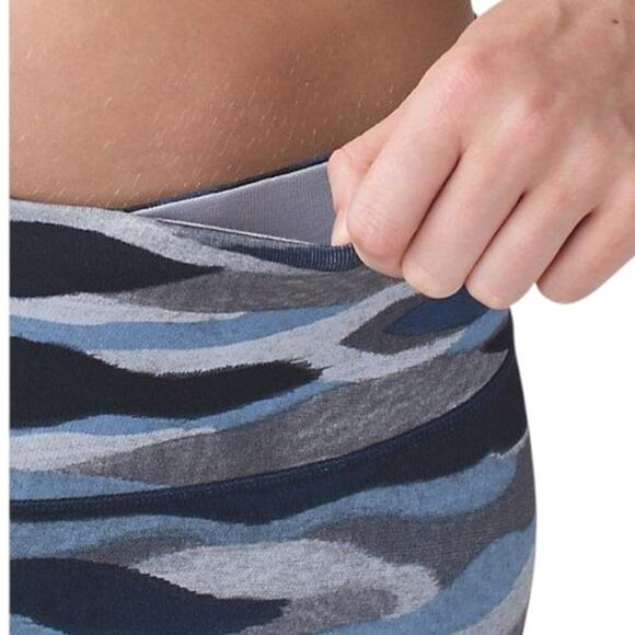 NEW Lululemon Wunder Under Crop III Mini Coast Camo Deep Navy Multi Size 2 - Picture 7 of 11